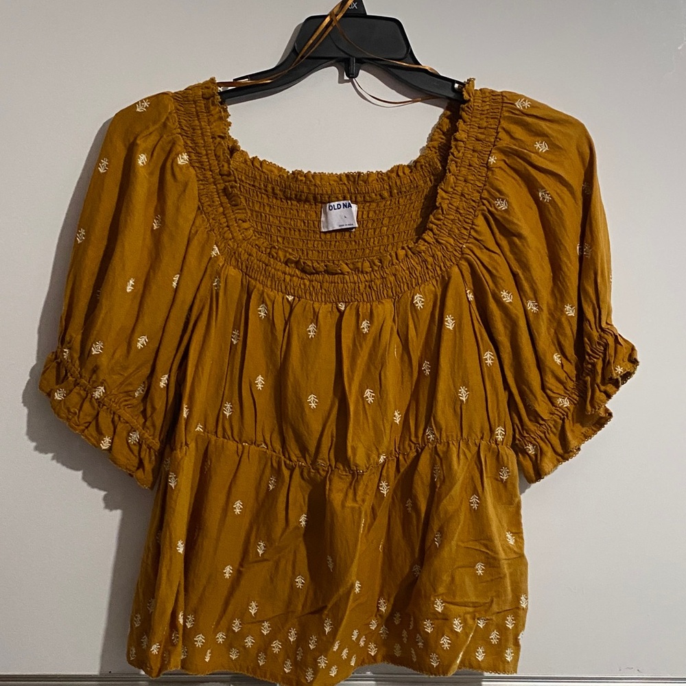 Old Navy Mustard Blouse with White Accents size L